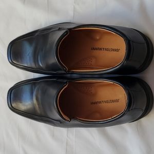 Johnston and Murphy Men's Goodwin Venetian Slip on Loafer, black. Size 10 M